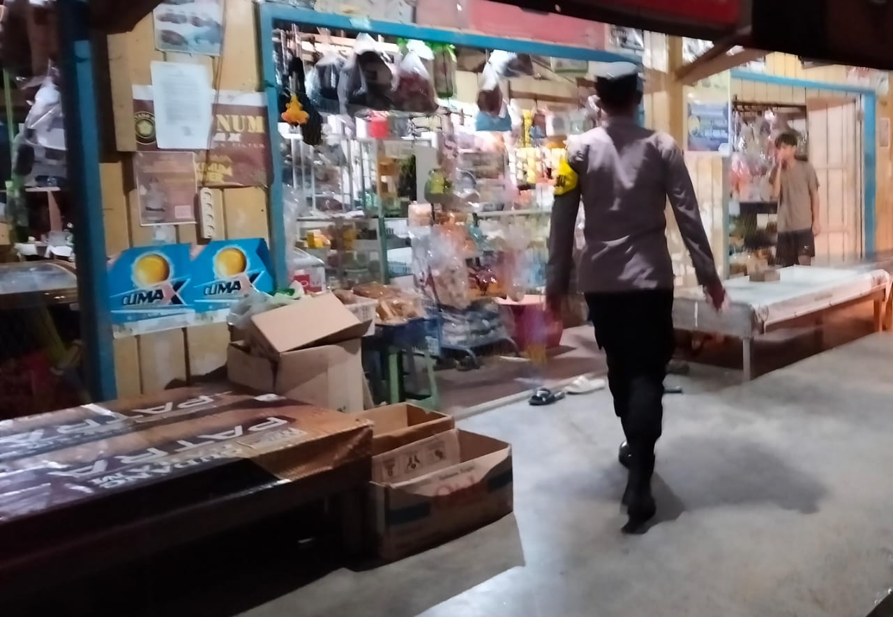 Piket Polsek laksanakan Patroli di Pasar di Wilkum Polsek Delang