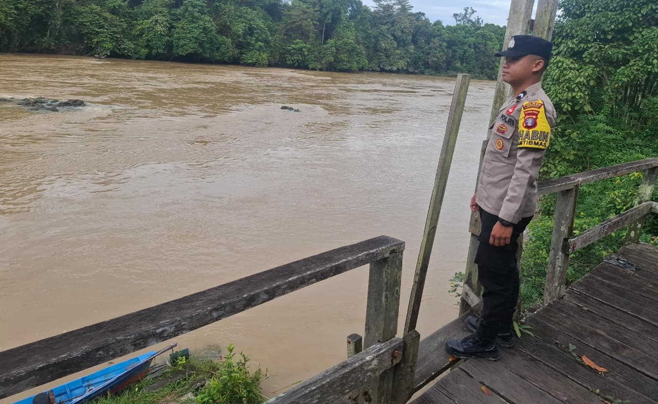 Piket Polsek Cek Debit Air Sungai Lamandau