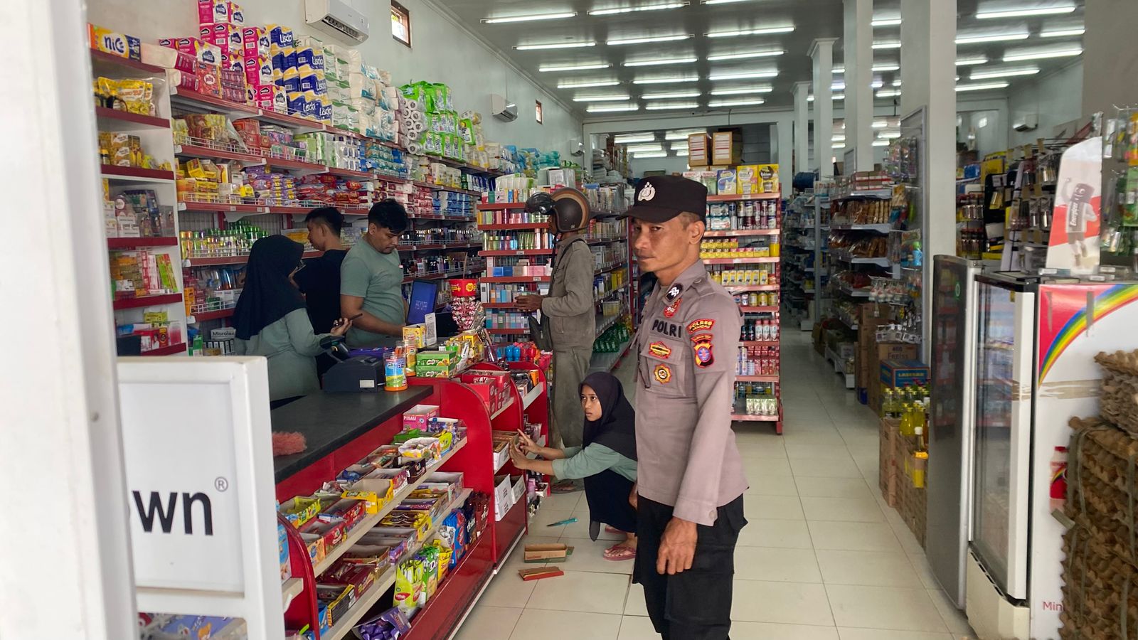 Piket Polsek Patroli kepertokoan diwilkum Polsek Sematu Jaya