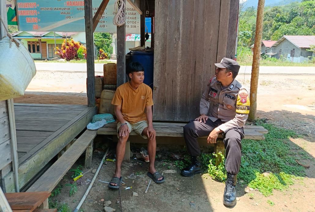 Piket Polsek Delang melaksanakan Silaturahmi ke warga masyarakat