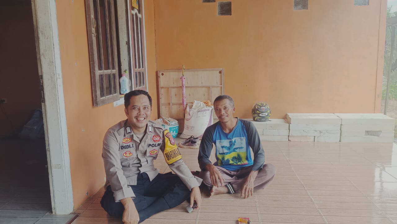 Bhabinkamtibmas Sambang ke Rumah Warga Masyarakat Binaannya