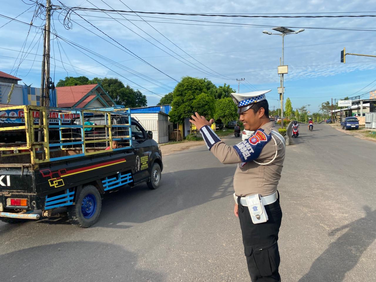 Satuan Lantas Polres lamandau Laksanakan Pengaturan Lalin Pada Pagi hari