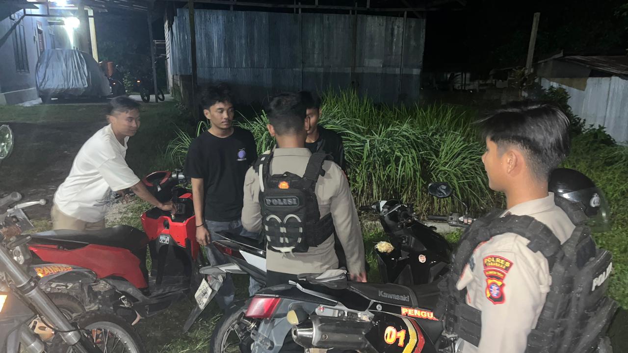 Piket Polsek Patroli kepertokoan diwilkum Polsek Sematu Jaya