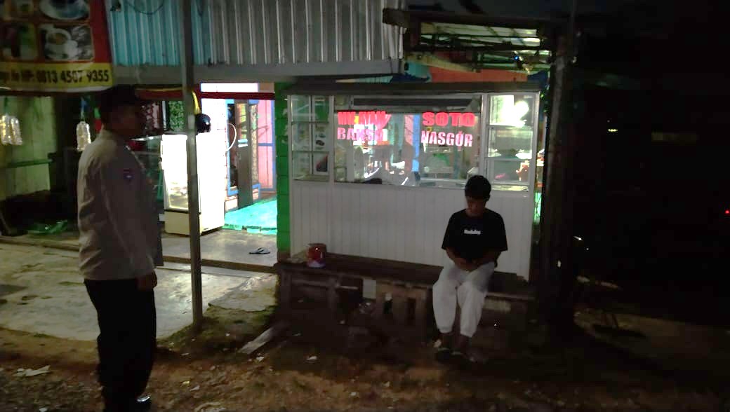 Piket Polsek Delang melaksanakan Silaturahmi ke warga masyarakat