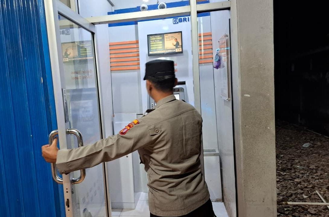 Piket Polsek Patroli dimalam hari ke Perbankan Atm