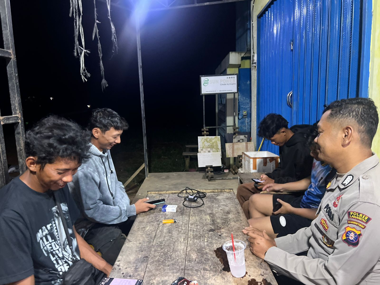 Personil Polsek Sambang kepada Masyarakat