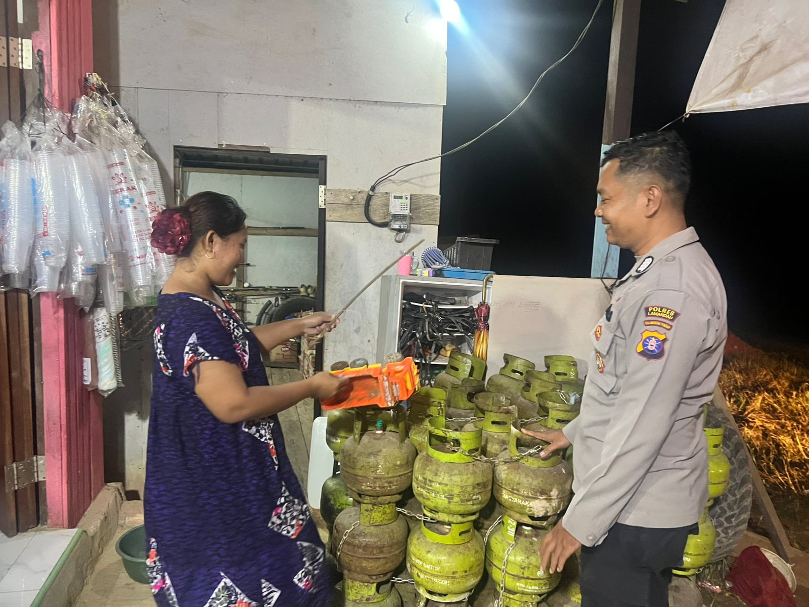 Piket Polsek Lamandau Silaturahmi Ke Pedagang