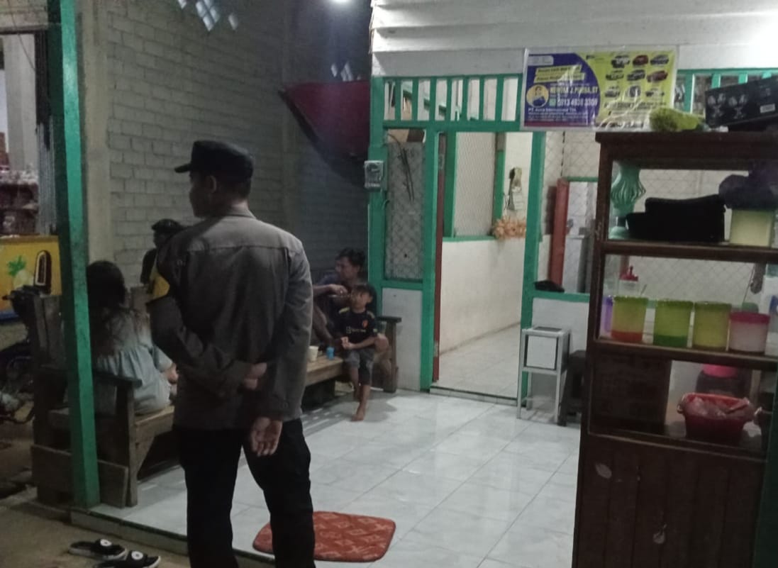 Piket Polsek Delang melaksanakan Silaturahmi ke warga masyarakat