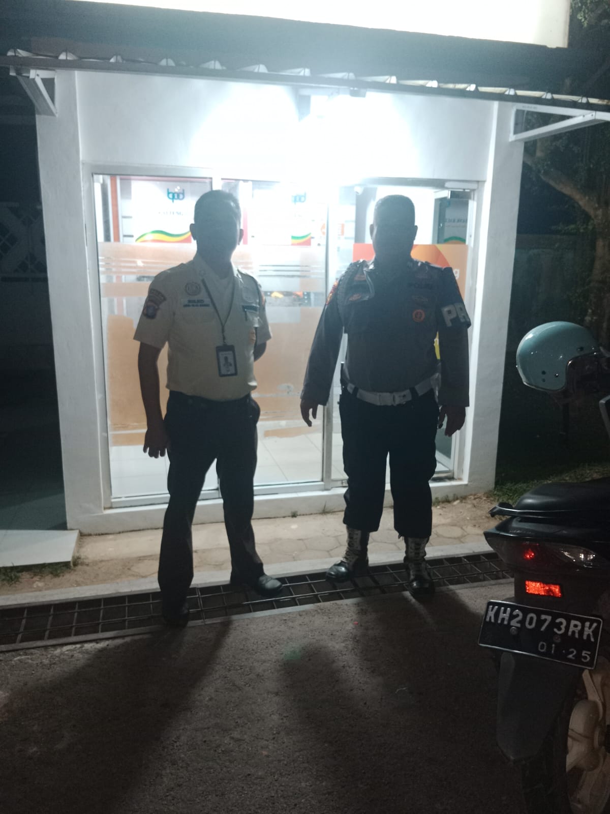 Polsek Bulik Patroli Sambangi Satpam Bank Kalteng