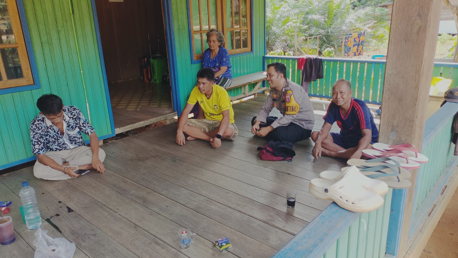 Bhabinkamtibmas Sambang ke Rumah Warga Masyarakat Binaannya