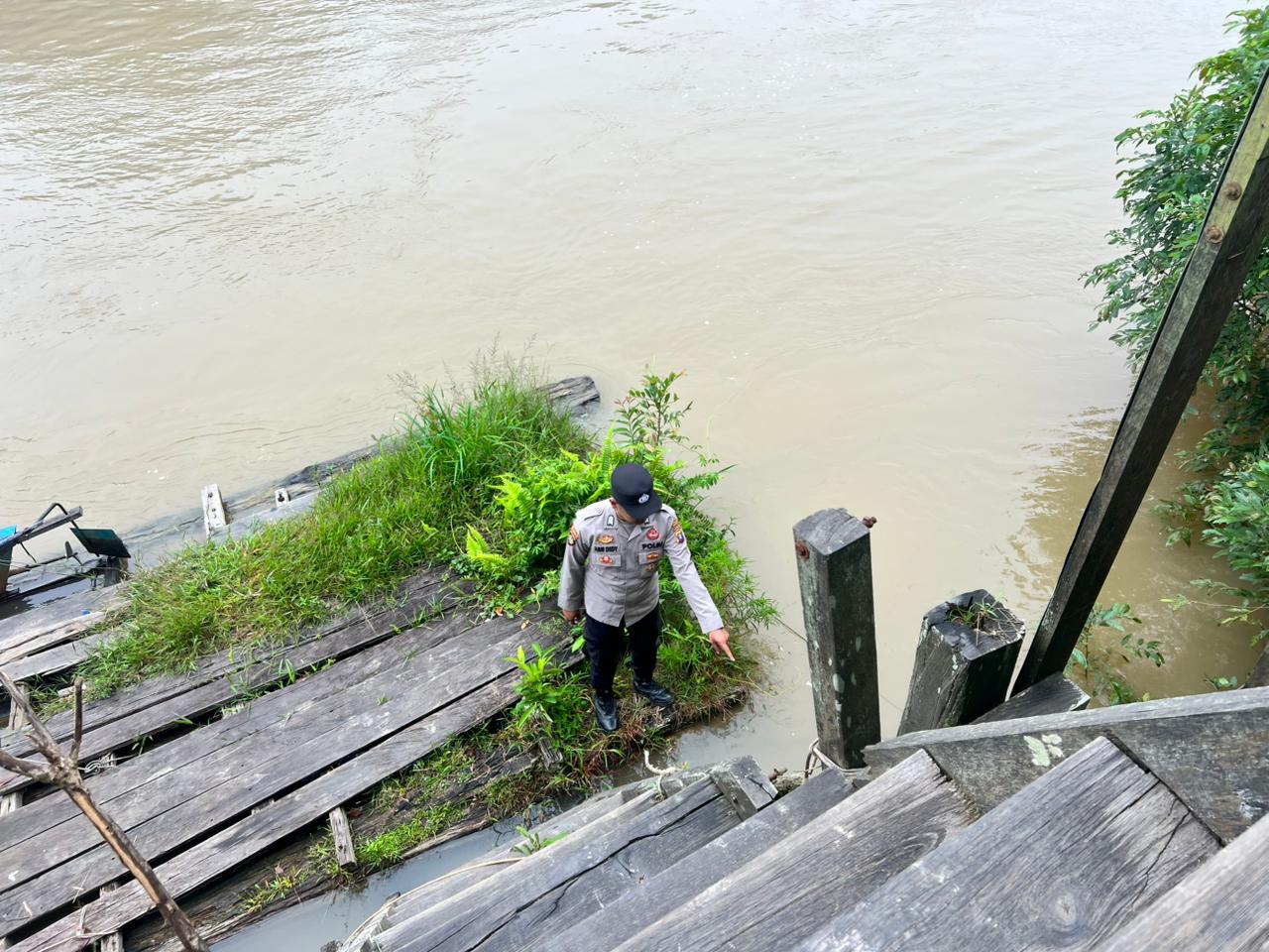 Piket Polsek Cek Debit Air Sungai Lamandau