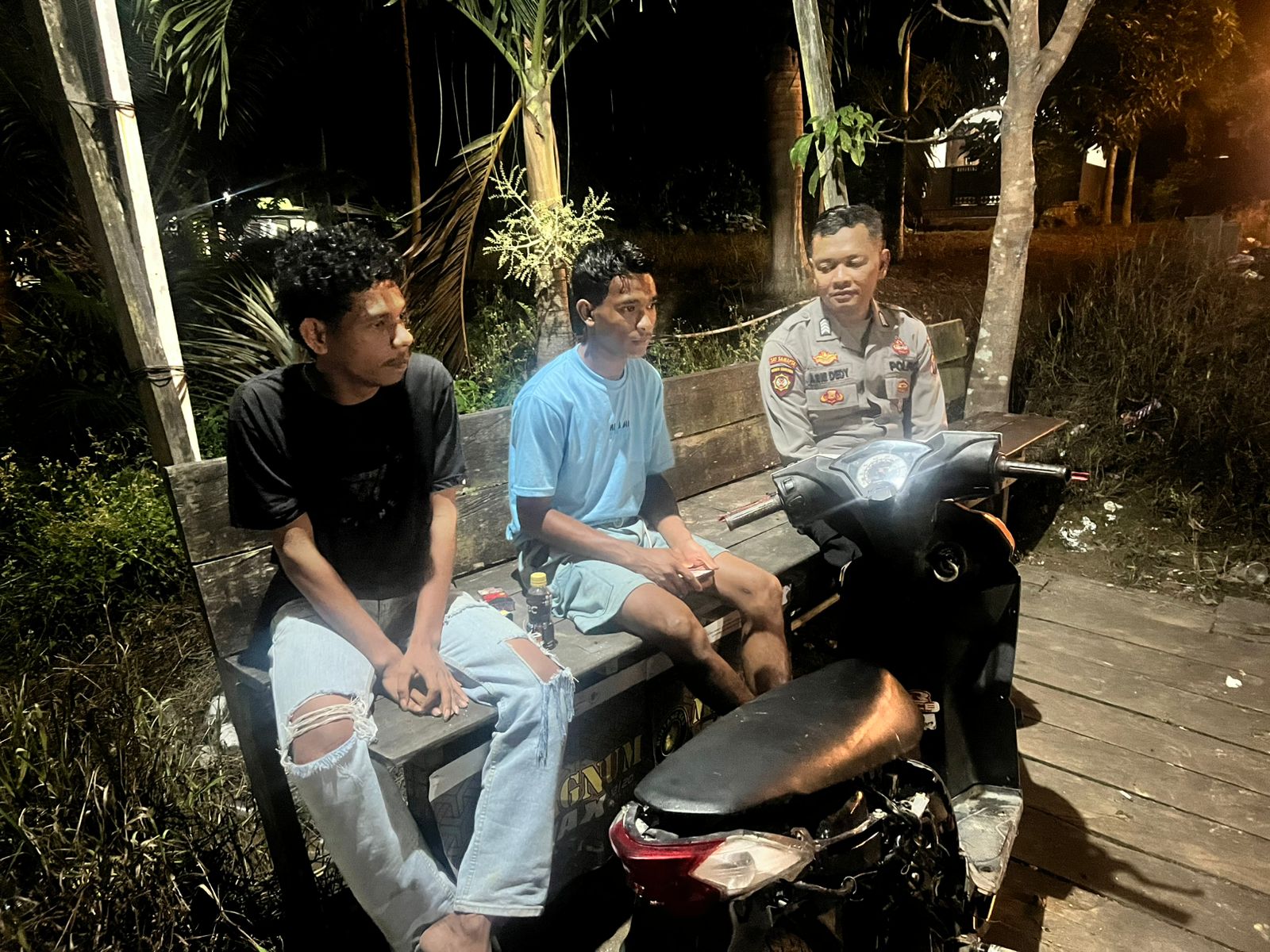 Personel Piket Polsek Lamandau Sambangi Warga, Berikan Imbauan untuk Menjauhi Judi Online