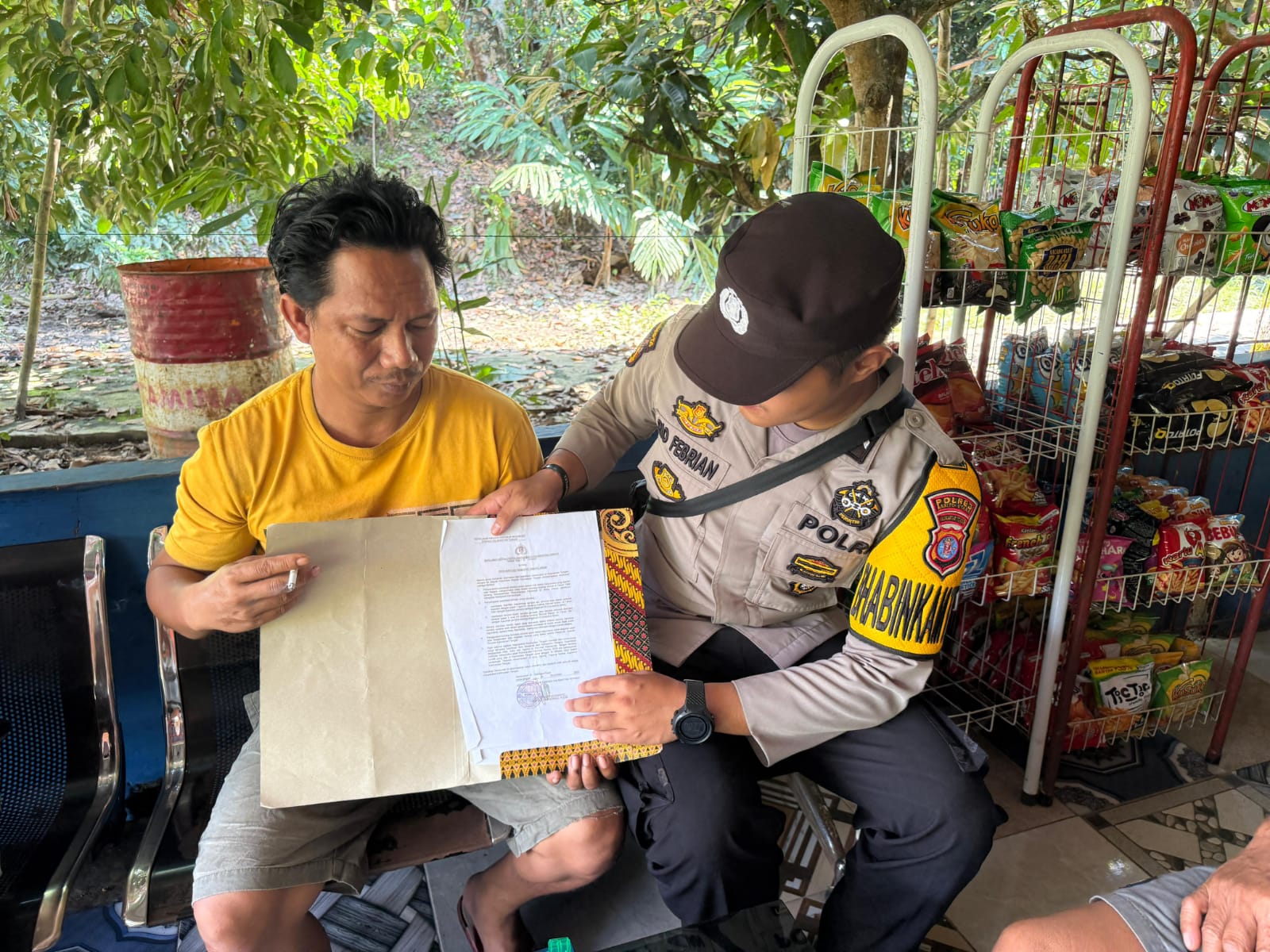 **Polsek Montallat Sosialisasikan Maklumat Kapolri kepada Masyarakat**