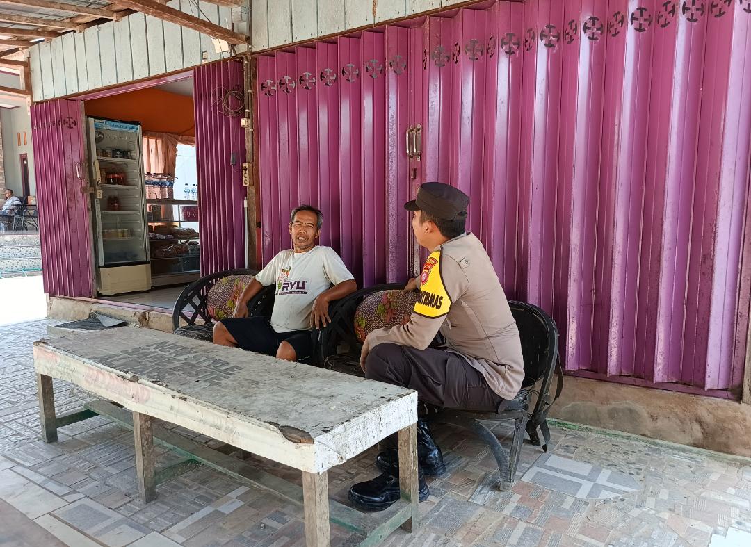 Piket Polsek Sambangi dan Silaturahmi Ke Pedagang