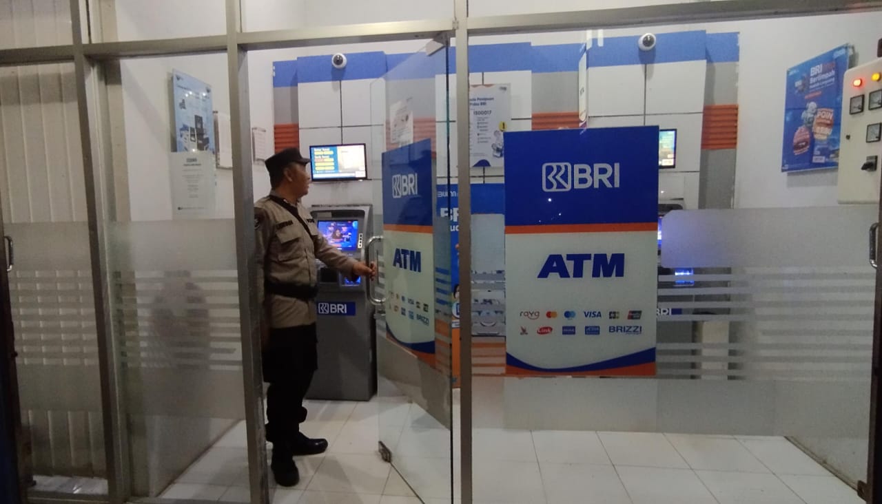 Piket Malam Polsek Bulik Patroli ke Perbankan (ATM) diwilkum Polsek Bulik