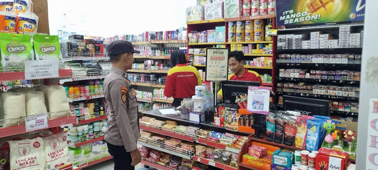 Piket Polsek Patroli kepertokoan diwilkum Polsek Sematu Jaya