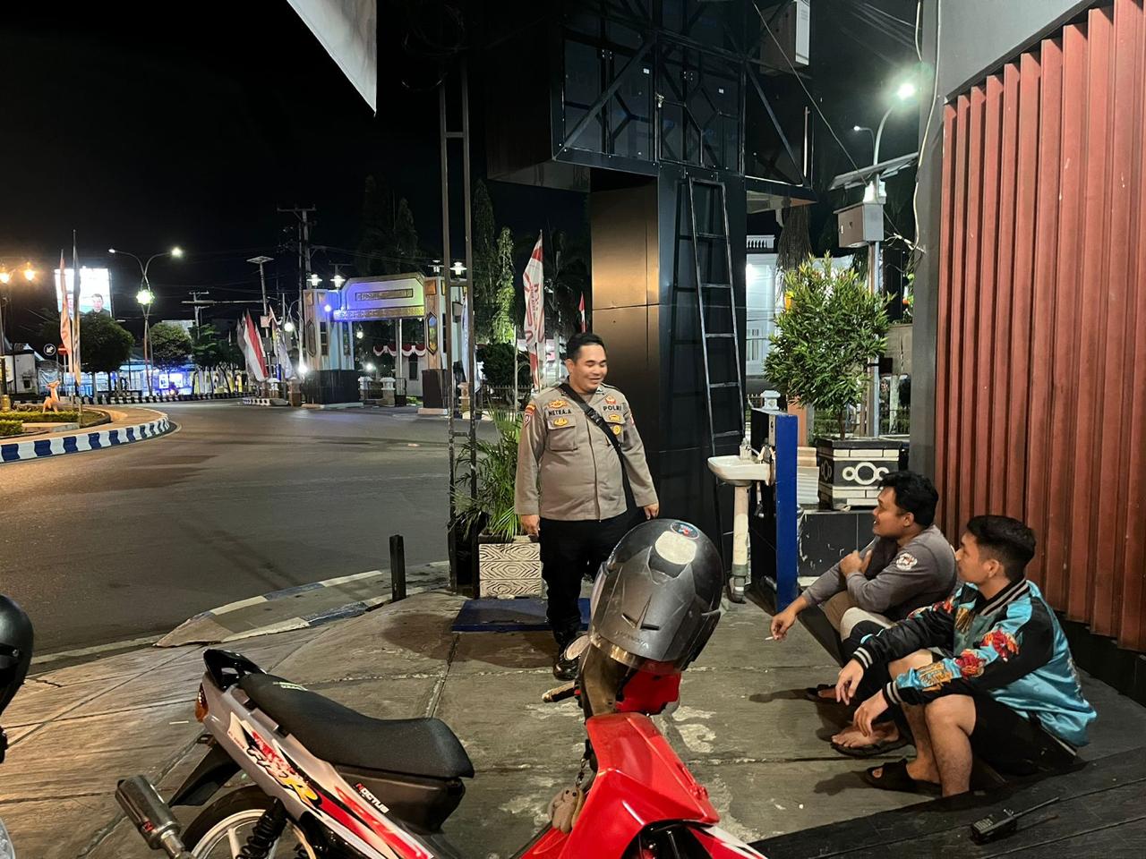 Antisipasi Kenakalan Remaja, Polsek Teweh Tengah Laksanakan Patroli Ke Tempat Rawan dan Berikan Himbauan Kepada Masyarakat