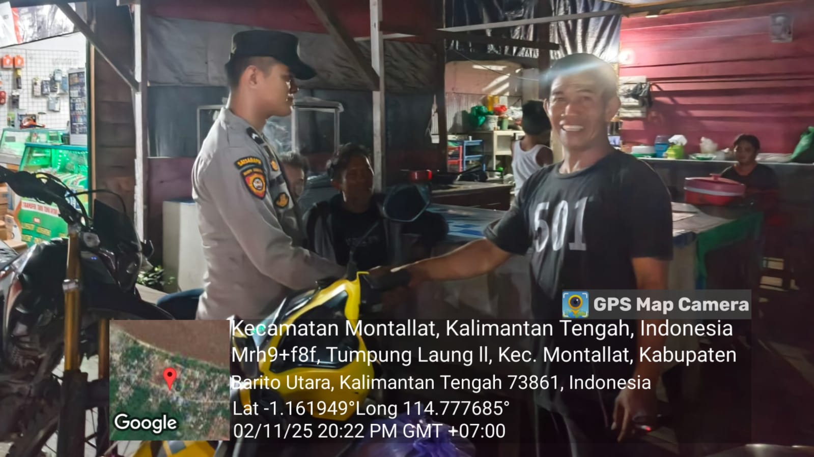 **Polsek Montallat Laksanakan Patroli Malam Untuk Ciptakan Keamanan Dan Ketertiban Masyarakat**