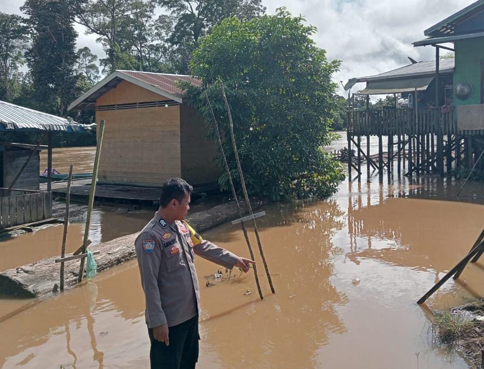 Debit Air terpantau naik , Polsek Katingan Hulu dan Bukit Raya Imbau Warga agar tetap waspada.