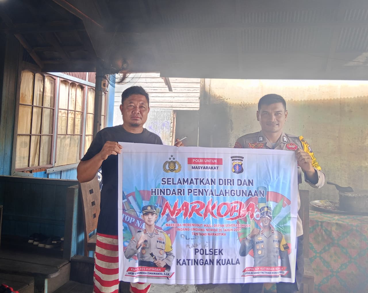 Sampaikan pesan Kamtibmas, Bhabinkamtibmas Polsek Katingan Kuala sambangi Warga.