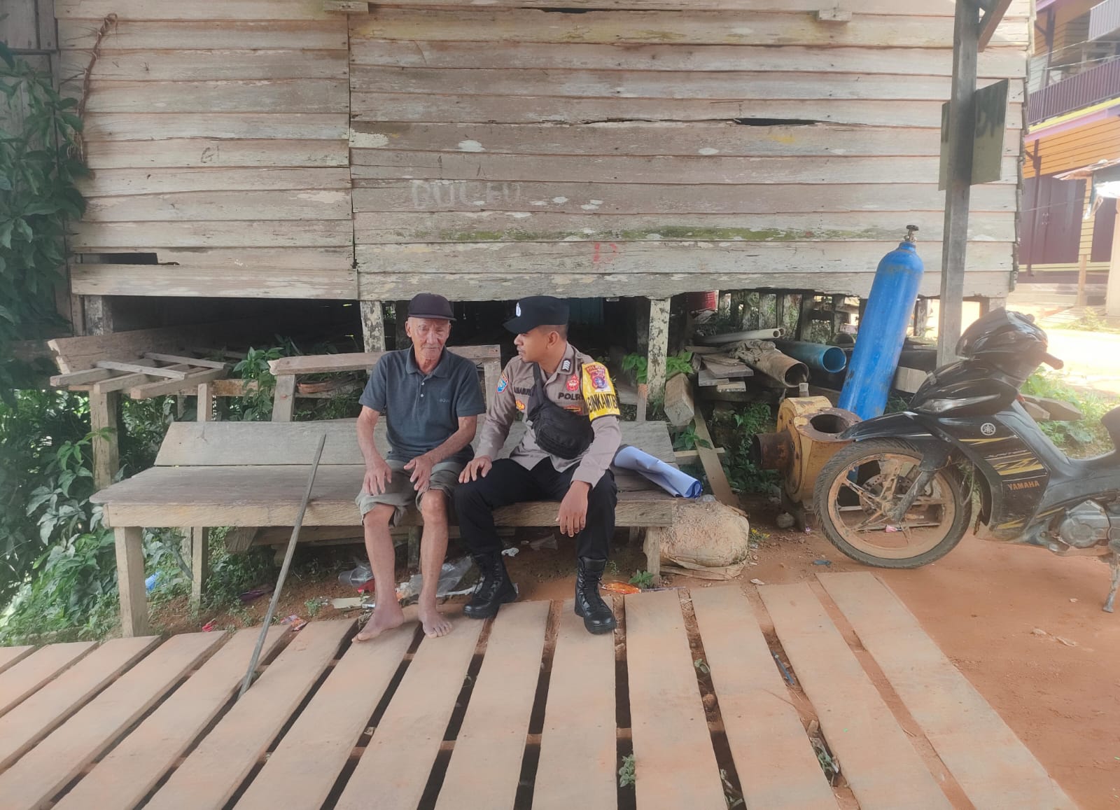 Bhabinkamtibmas laks giat sambang Kamtibmas “Door to Door System” Sambang Kamtibmas di wilayah Polsek marikit