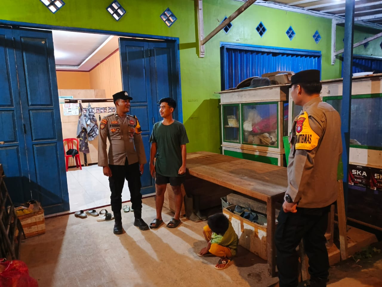 Piket Polsek lamandau melaksanakan Silaturahmi ke masyarakat