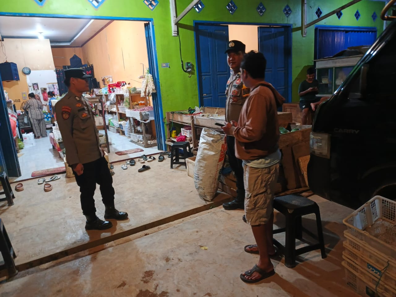 Bhabinkamtibmas Polsek Lamandau Sosialisasikan Tentang Layanan Hotline 110 kepada Masyarakat