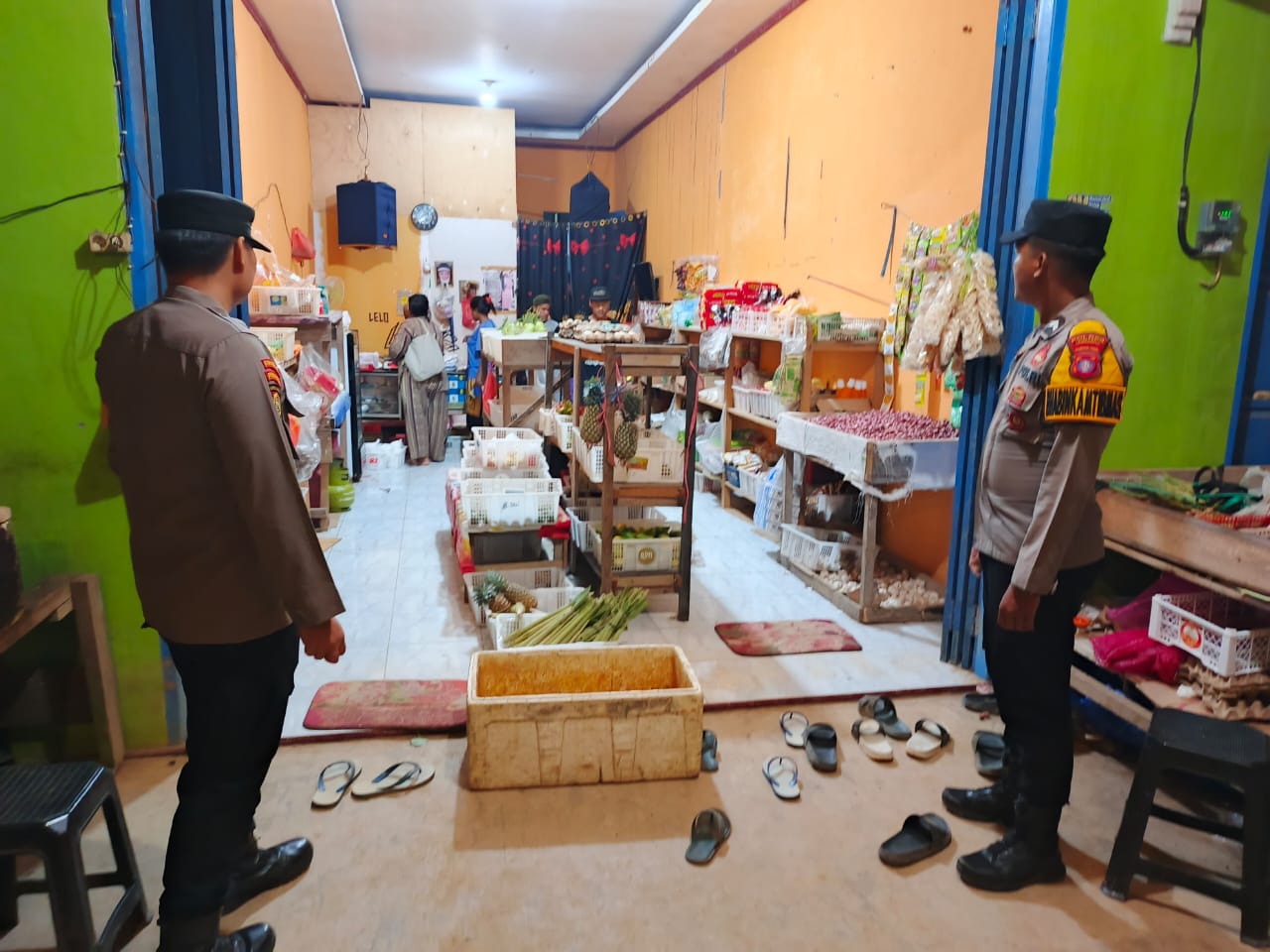 Piket Polsek Lamandau Silaturahmi Ke Pedagang