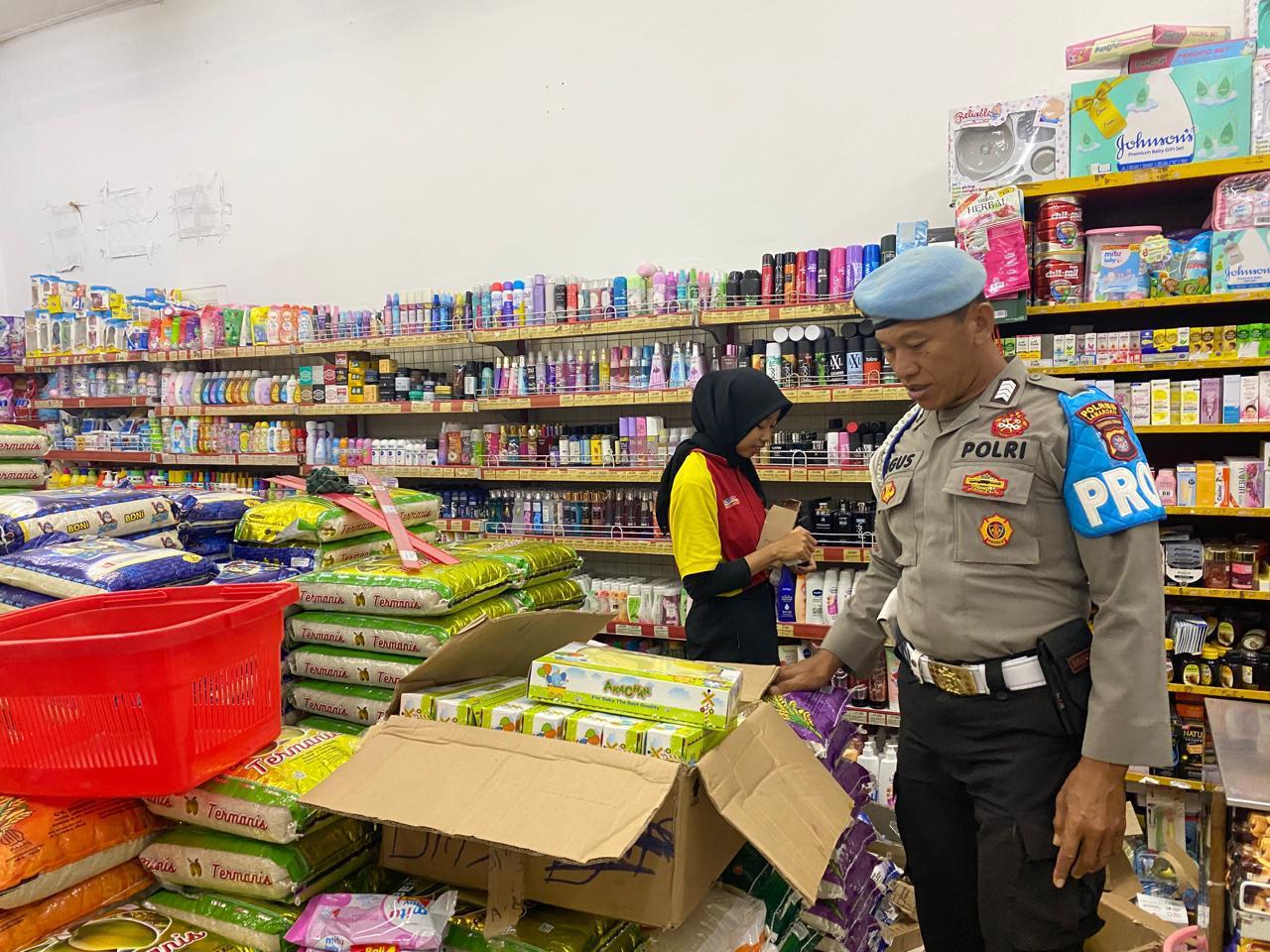 Piket Polsek Patroli kepertokoan diwilkum Polsek Sematu Jaya