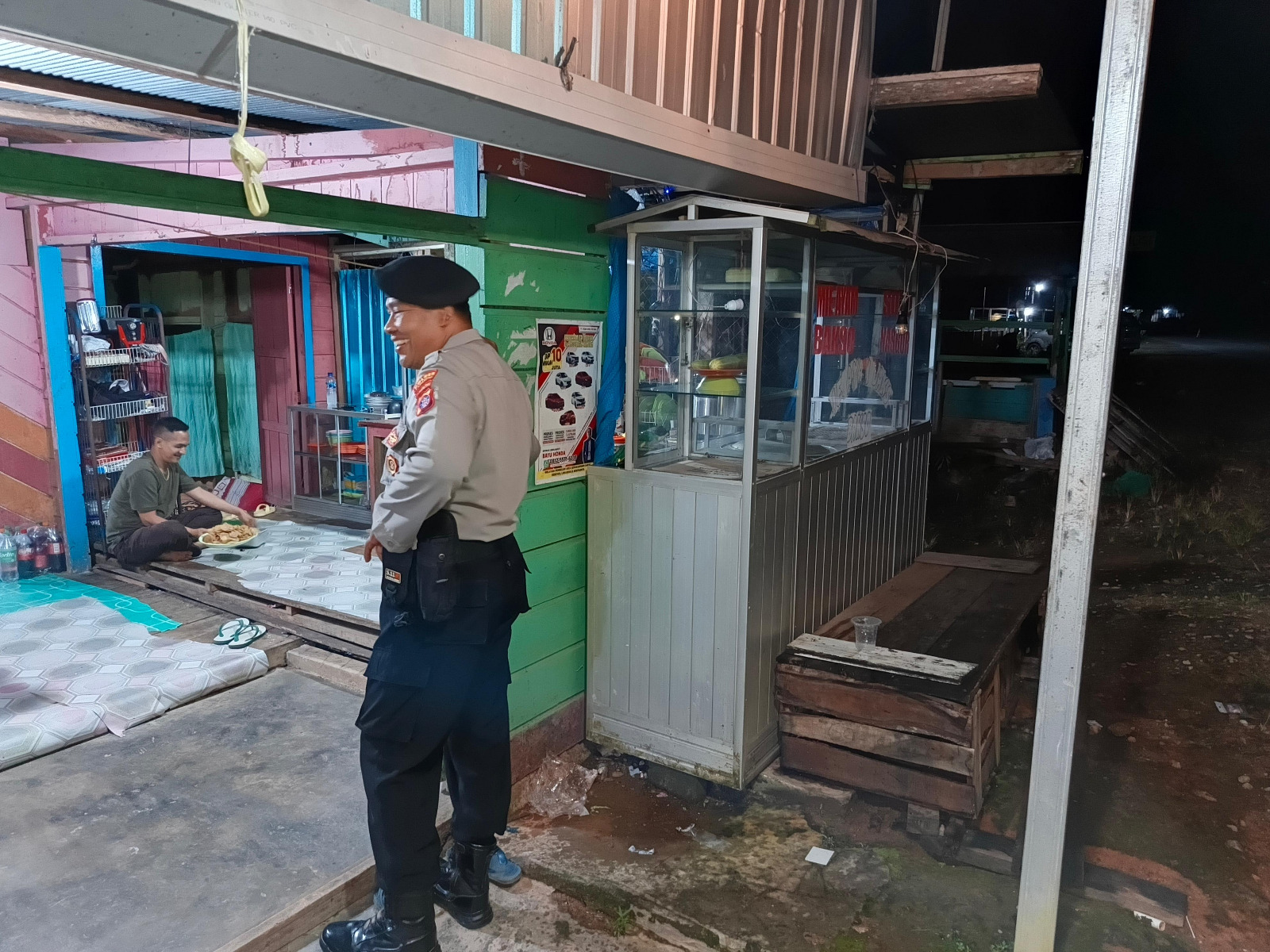 Piket Polsek Delang melaksanakan Silaturahmi ke warga masyarakat