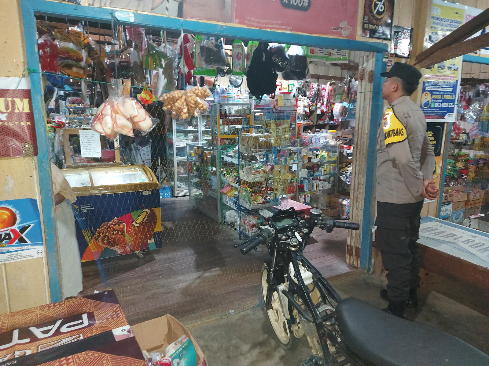 Piket Polsek laksanakan Patroli di Pasar di Wilkum Polsek Delang