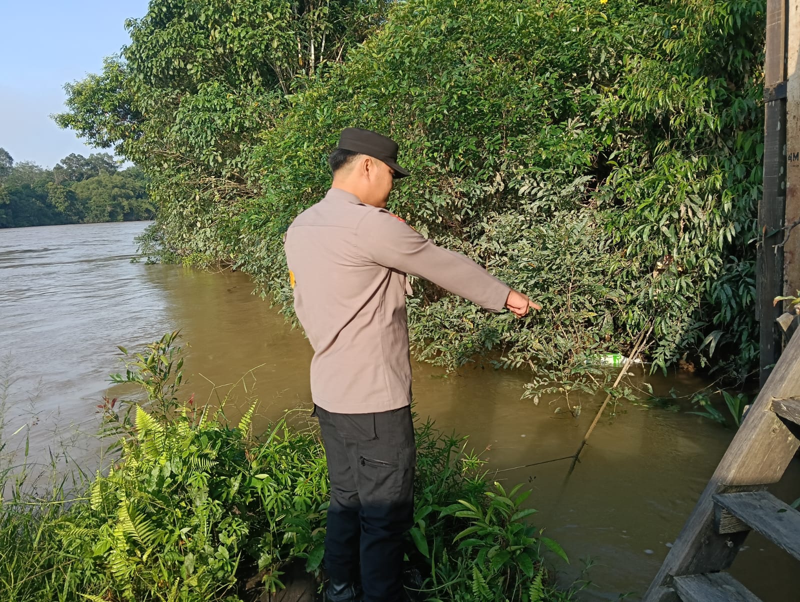 Piket Polsek Cek Debit Air Sungai Lamandau