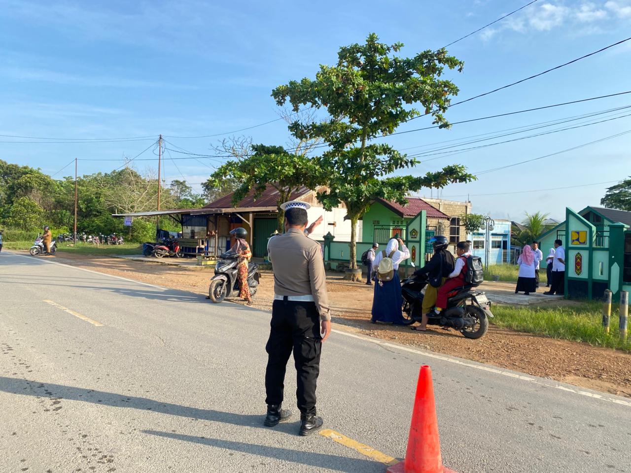 Sat Lantas Giatkan Gatur Lalin di Sekolah Mts Negeri