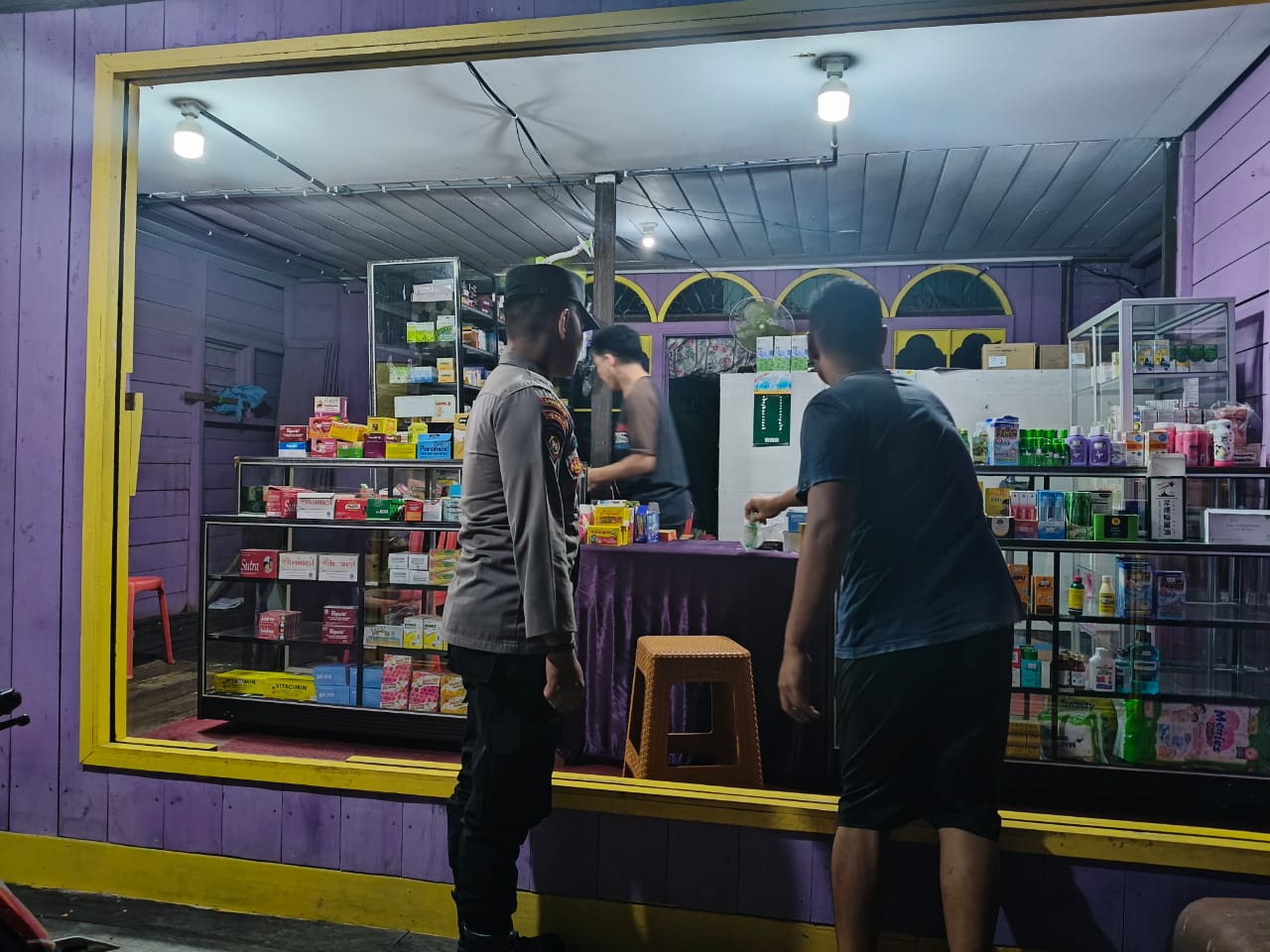 **Polsek Montallat Laksanakan Patroli Malam Untuk Ciptakan Keamanan Dan Ketertiban Masyarakat**