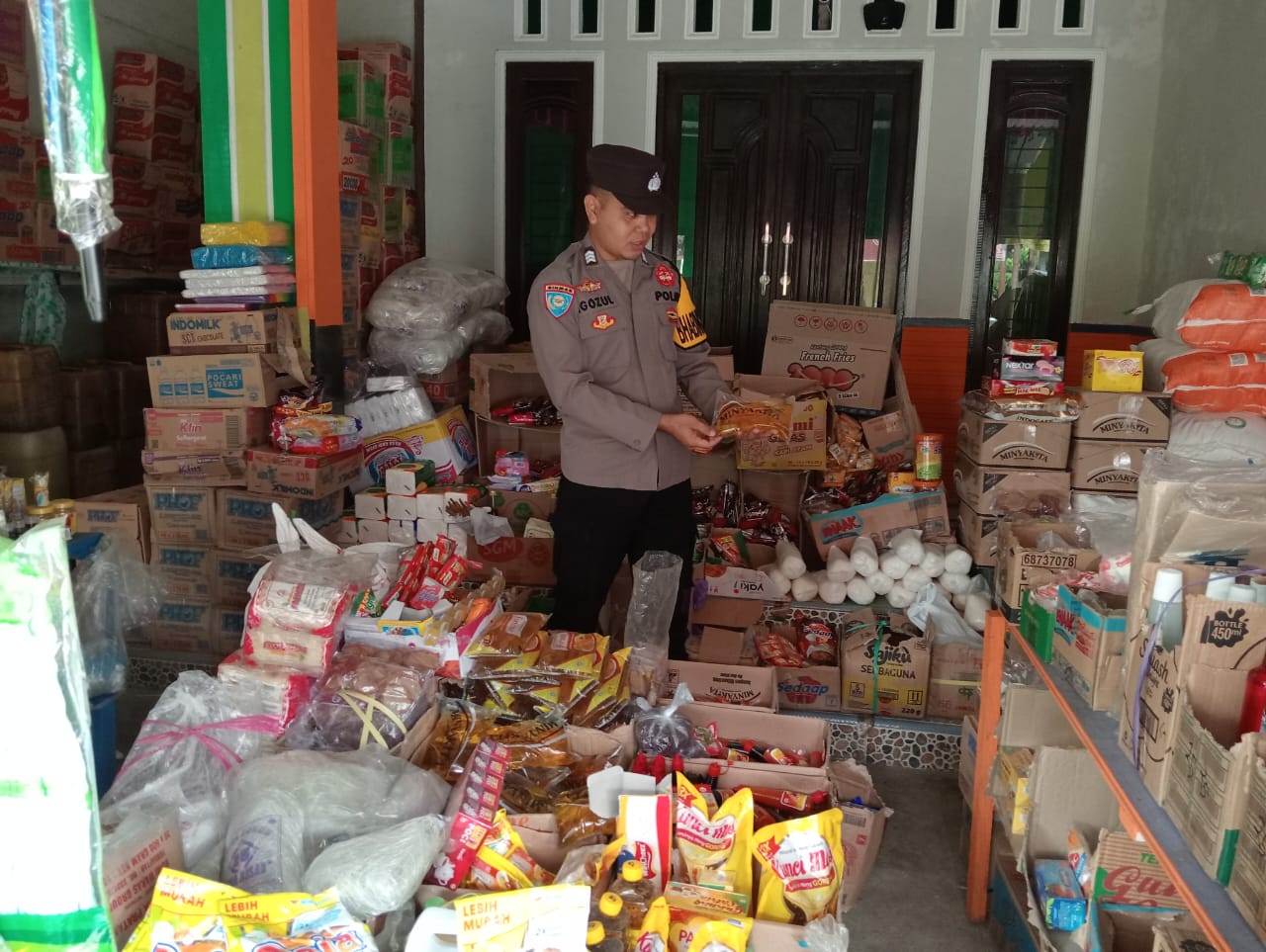 **Polsek Montallat Laksanakan Pengecekan Sembako Untuk Pantau Stok Dan Harga Di Pasaran**