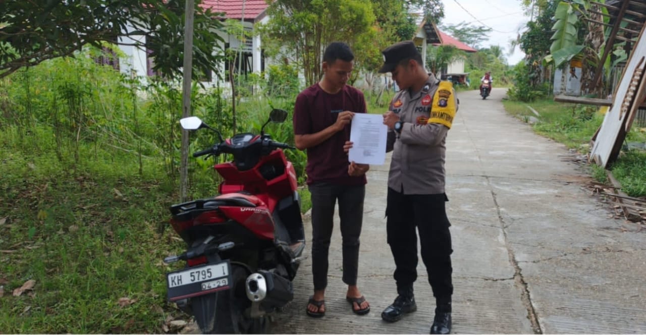 **Polsek Montallat Sosialisasikan Maklumat Kapolri kepada Masyarakat**