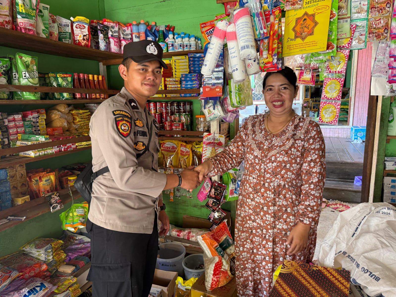 **Polsek Montallat Perkuat Kedekatan Dengan Masyarakat Melalui Sambang DDS**