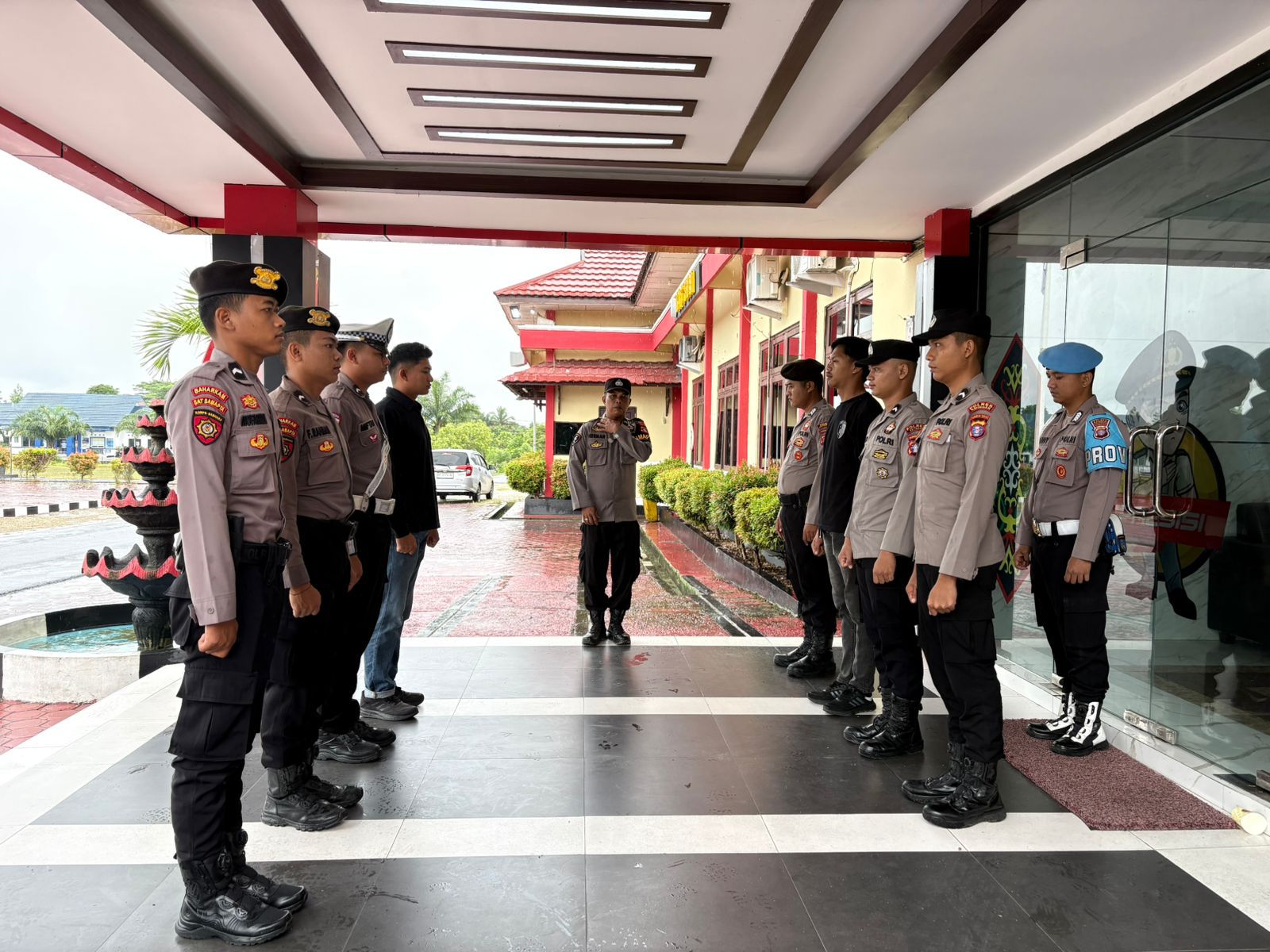 _Sat Samapta Polres Katingan Melaksanakan Serah Terima Piket Jaga Lama ke Piket Jaga Baru Dilanjutkan Pengecekan Tahanan_