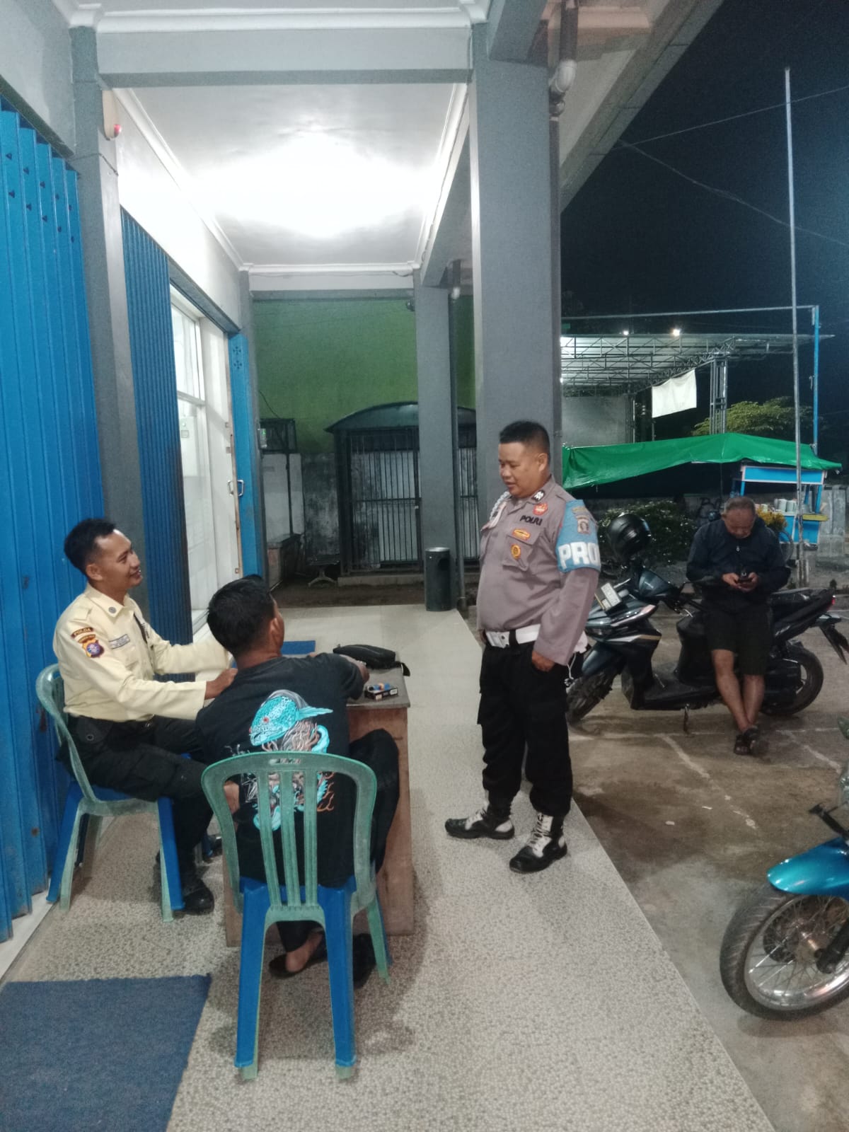 Polsek Bulik Patroli Sambangi Satpam Bank BRI