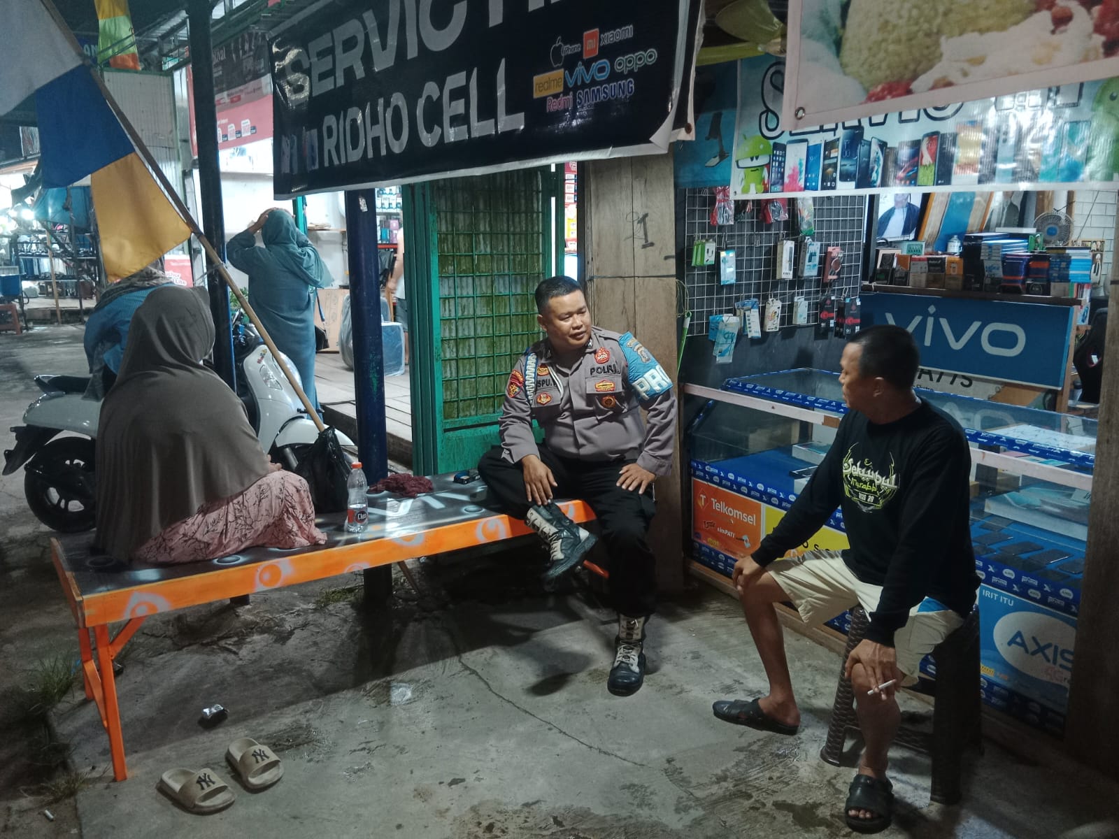 Personil Piket Polsek Bulik Laksanakan Patroli Pertokoan