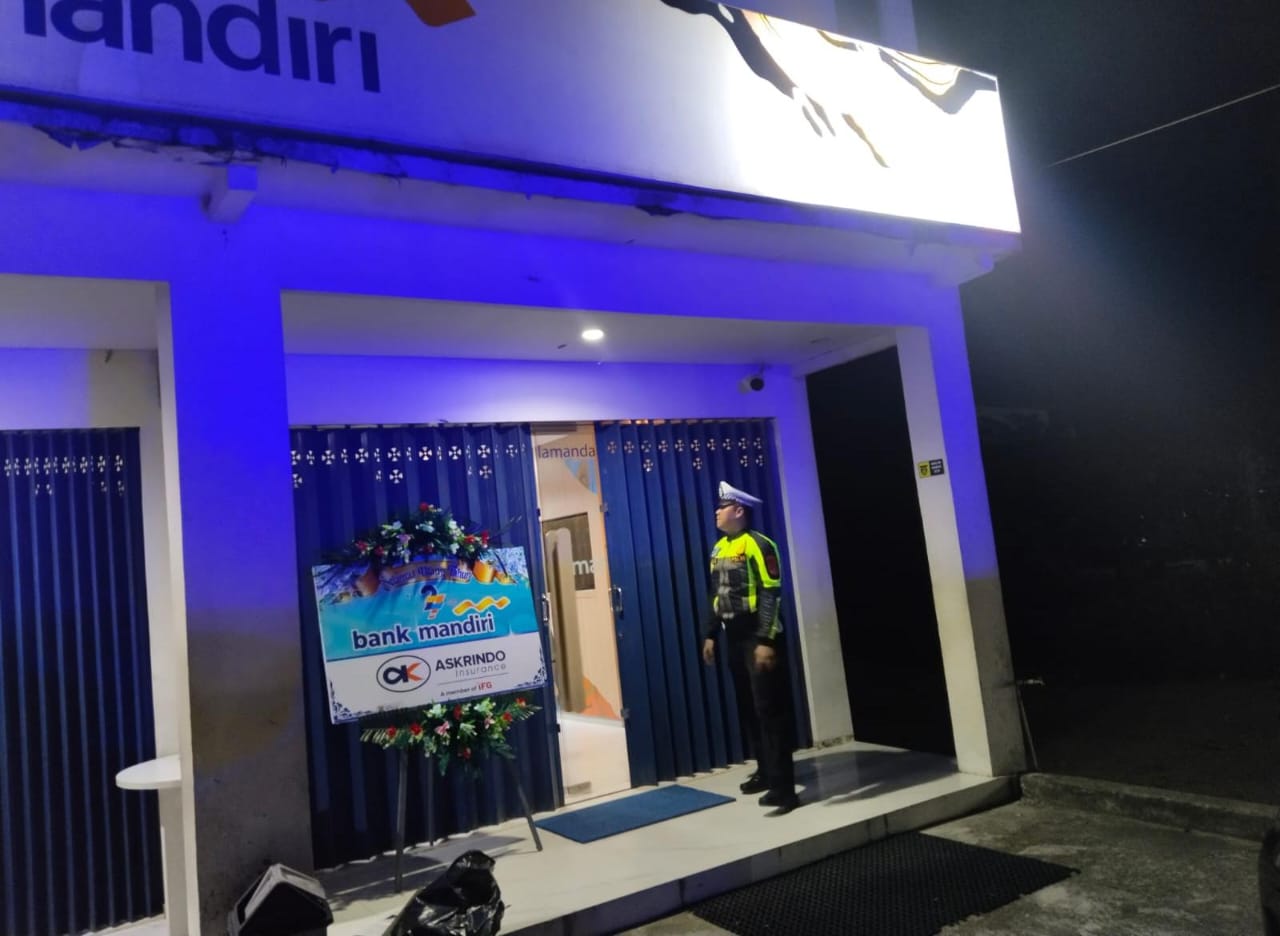 Personil Piket Patroli di Wilkum Polsek Sematu Jaya