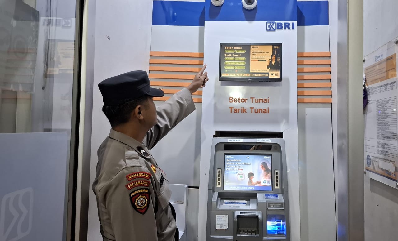 Piket Polsek Patroli dimalam hari ke Perbankan Atm