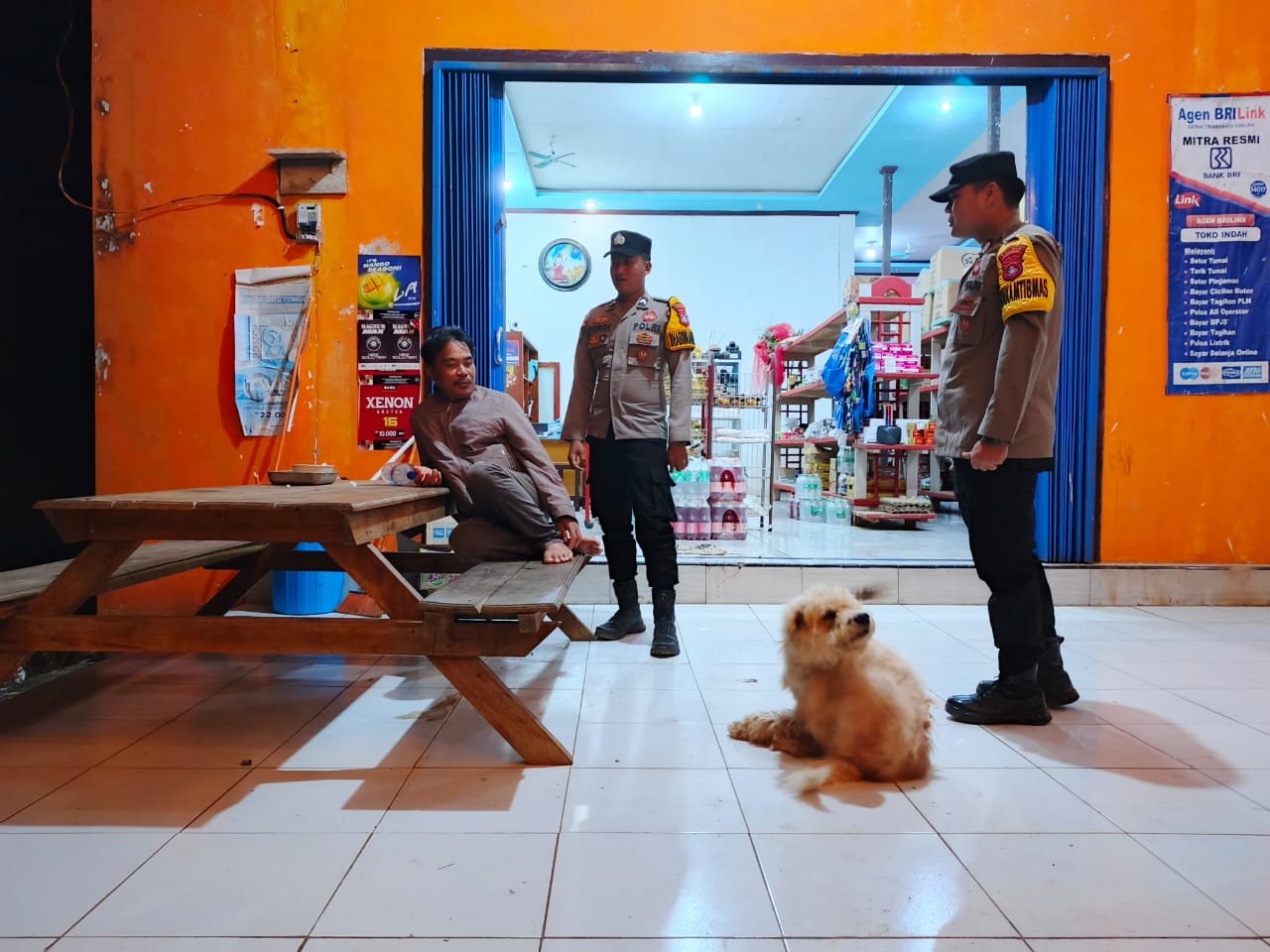 Piket Polsek Lamandau Silaturahmi Ke Pedagang