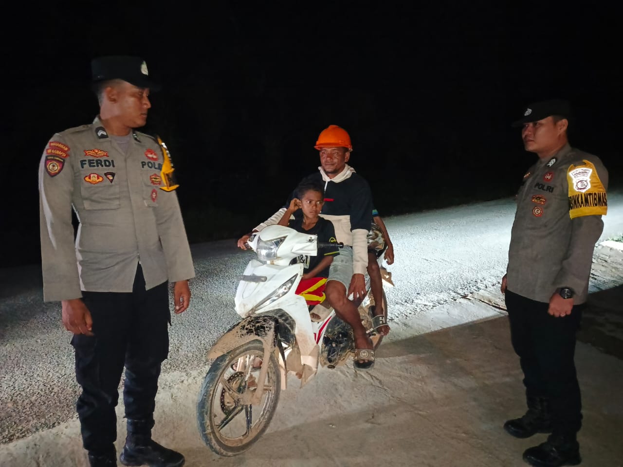 Personil Polsek Sambang kepada Masyarakat