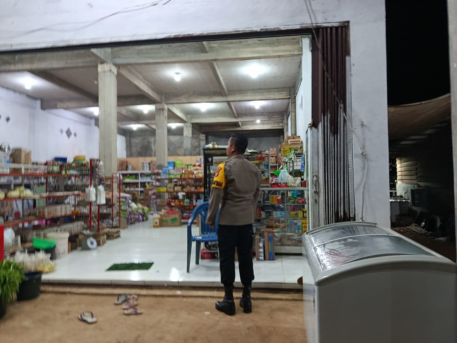 Piket Polsek Delang Silaturahmi Ke Masyarakat