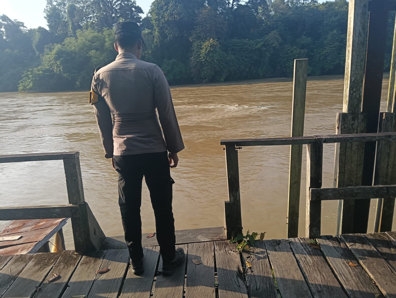 Piket Polsek Cek Debit Air Sungai Lamandau