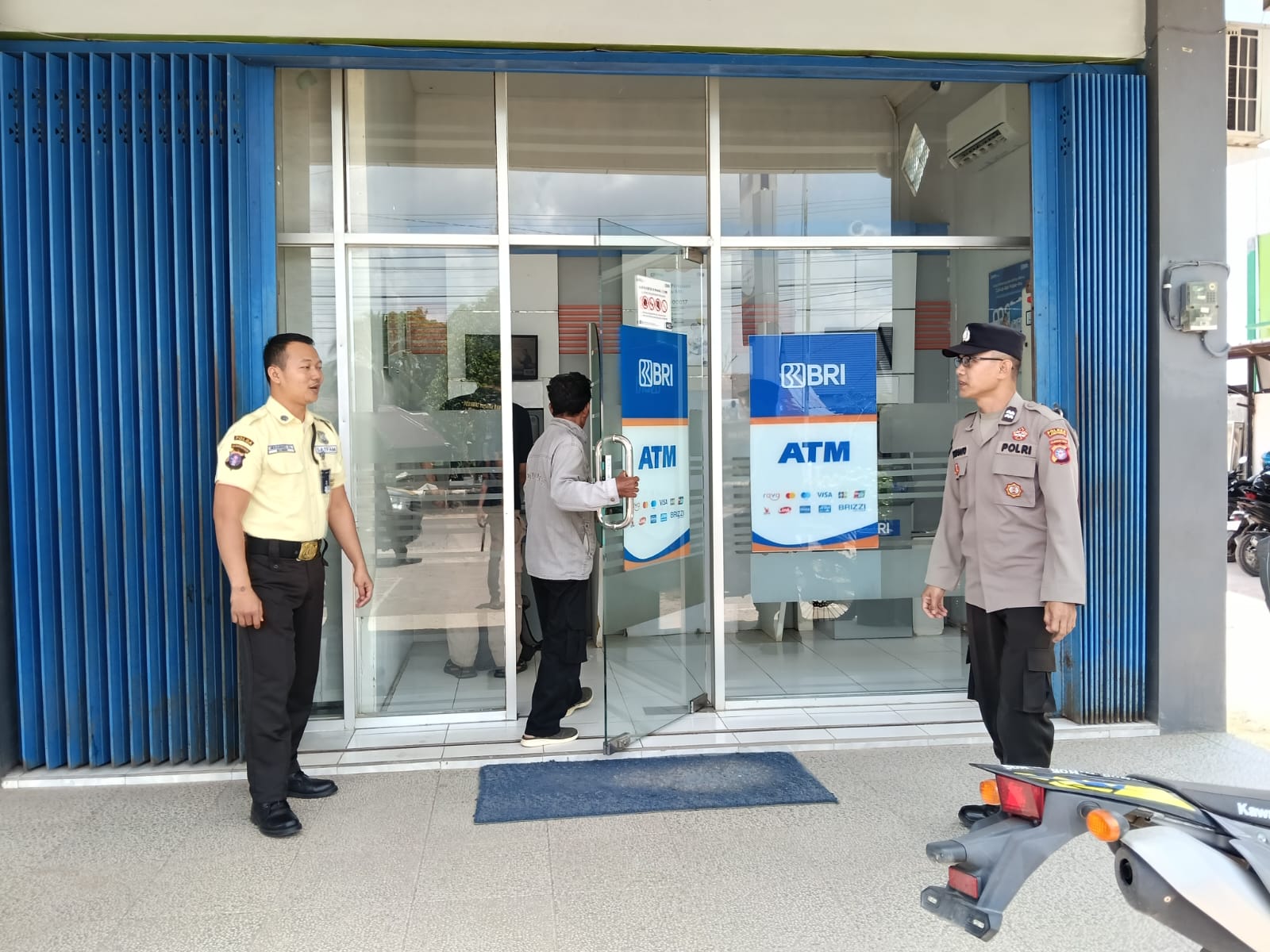 Polsek Bulik Patroli Sambangi Satpam Bank BRI