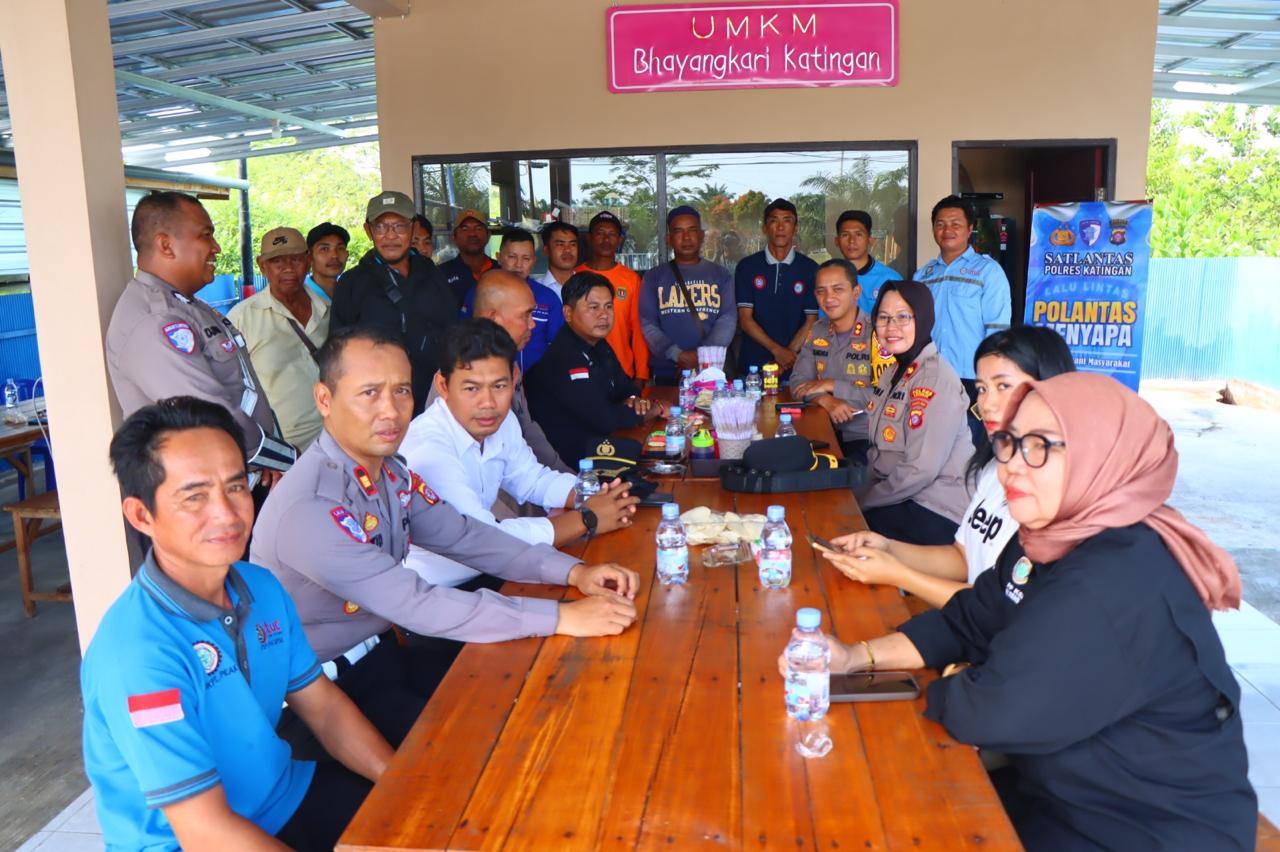 Kapolres Katingan Gelar Ramah Tamah Usai Apel Akbar Kebangsaan Bersama Buruh dan Ojol Kamtibmas di UMKM Bhayangkari Katingan