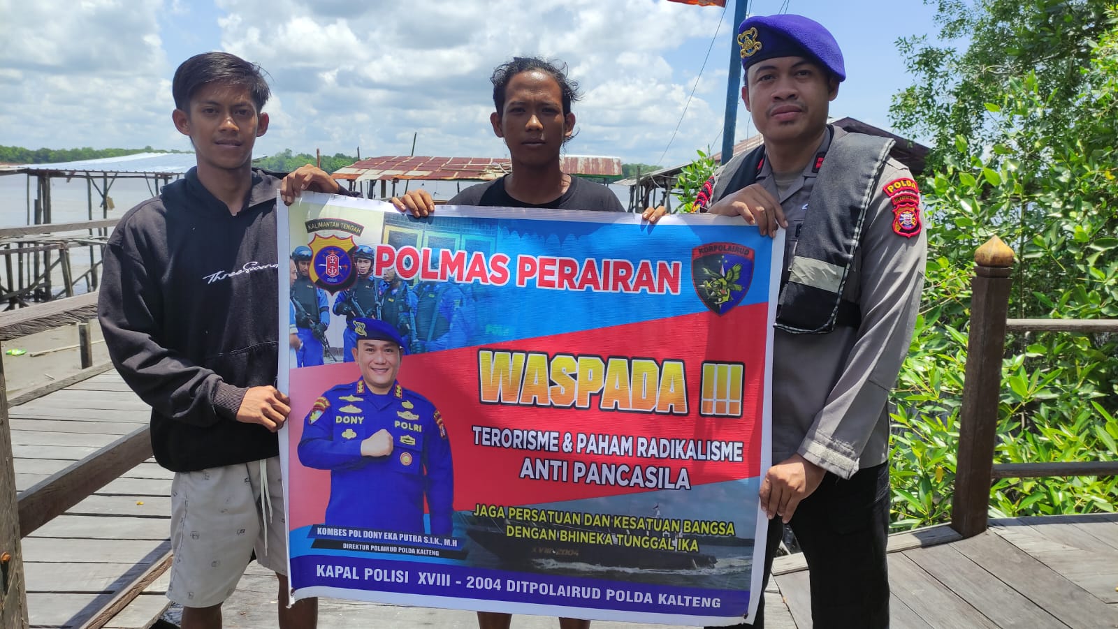 Ditpolairud Polda Kalteng Sambangi Masyarakat, Berikan Edukasi tentang Bahaya Terorisme dan Radikalisme