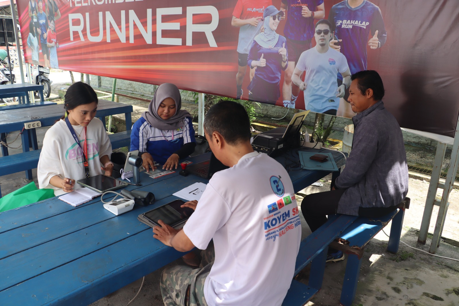 *Ditlantas Polda Kalteng Hadirkan Layanan Perpanjangan SIM Keliling di Halaman Grapari Palangka Raya*